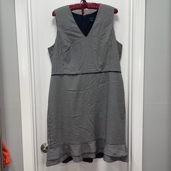 Ann Taylor Dress Petite Hounds Tooth V-Neck Flounce Sheath Knee Length - Picture 3 of 11